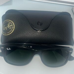 Ray-Ban Wayfarer Sunglasses with Case